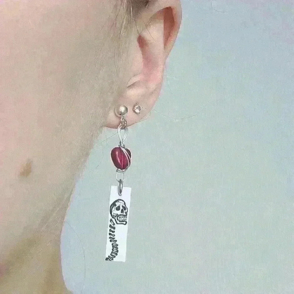 Romantic goth vampire red heart & skull silver wire earrings ✦ long dangly earri - Picture 2 of 8
